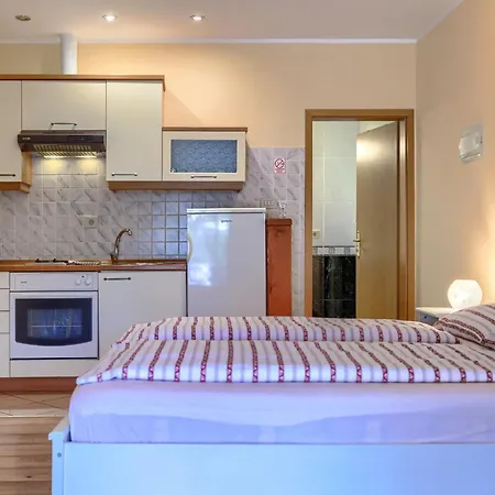 Apartament Apartment Villa Ester-4 By Interhome