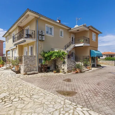 Apartament Apartment Villa Ester-4 By Interhome